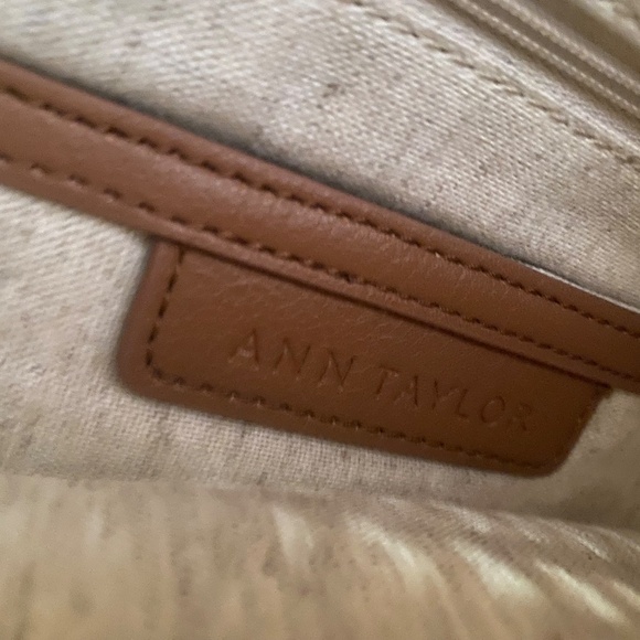 Ann Taylor Straw Fold-Over Clutch - Picture 3 of 3